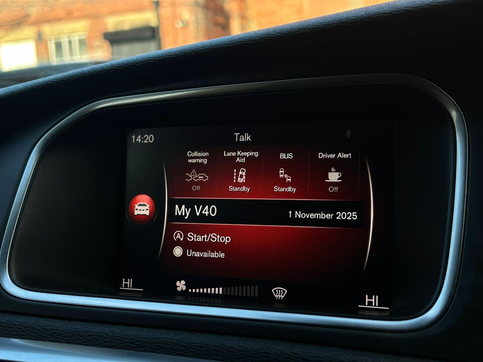 Volvo V40 2.0 D2 Momentum Nav Plus Hatchback 5dr Diesel Auto Euro 6 (s/s) (120 ps)