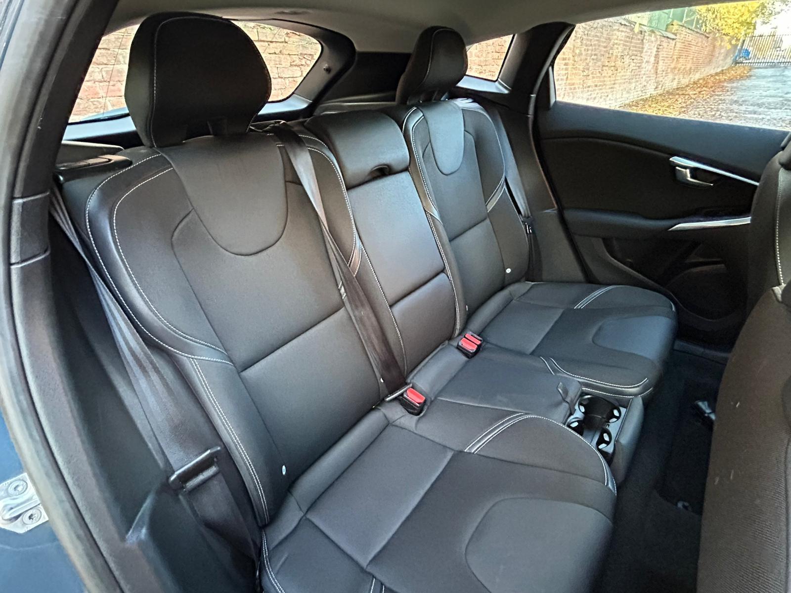 Volvo V40 2.0 D2 Momentum Nav Plus Hatchback 5dr Diesel Auto Euro 6 (s/s) (120 ps)