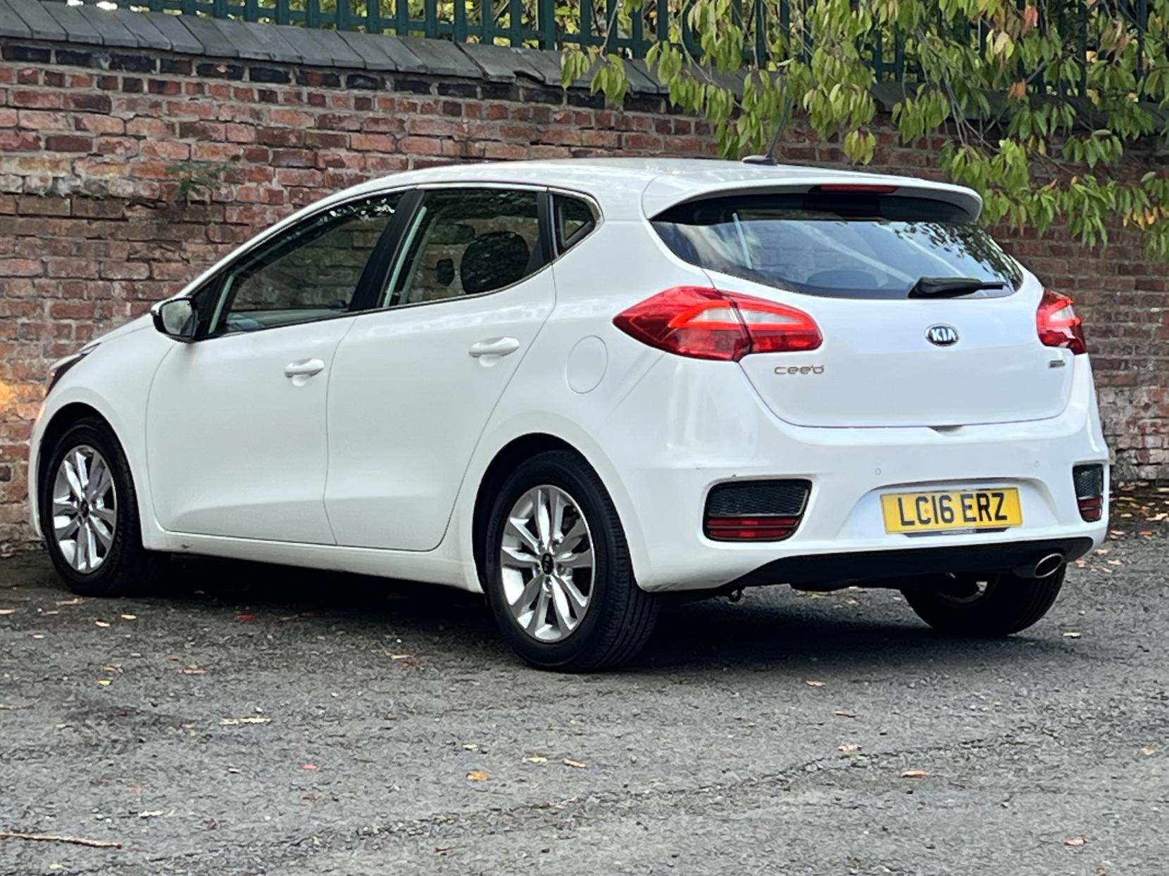 Kia Ceed 1.6 CRDi 2 Hatchback 5dr Diesel DCT Euro 6 (s/s) (134 bhp)