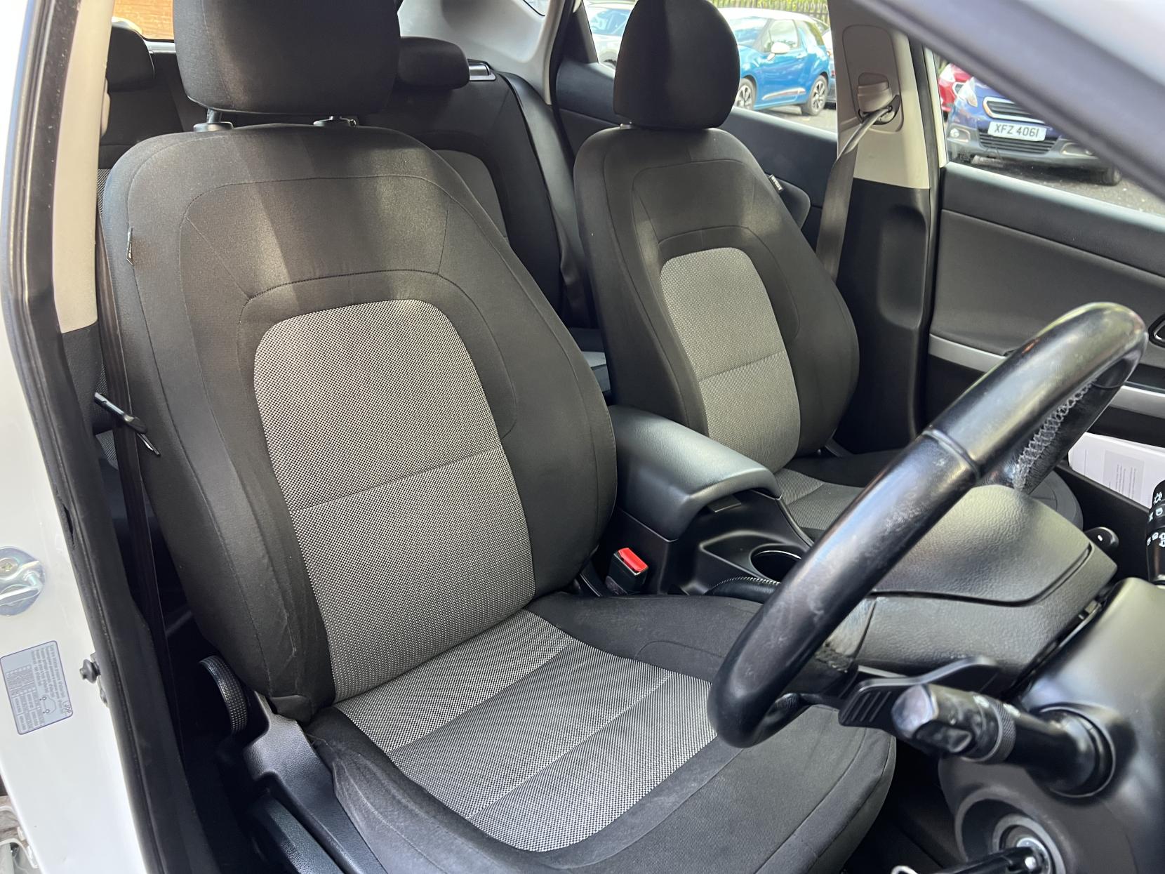 Kia Ceed 1.6 CRDi 2 Hatchback 5dr Diesel DCT Euro 6 (s/s) (134 bhp)