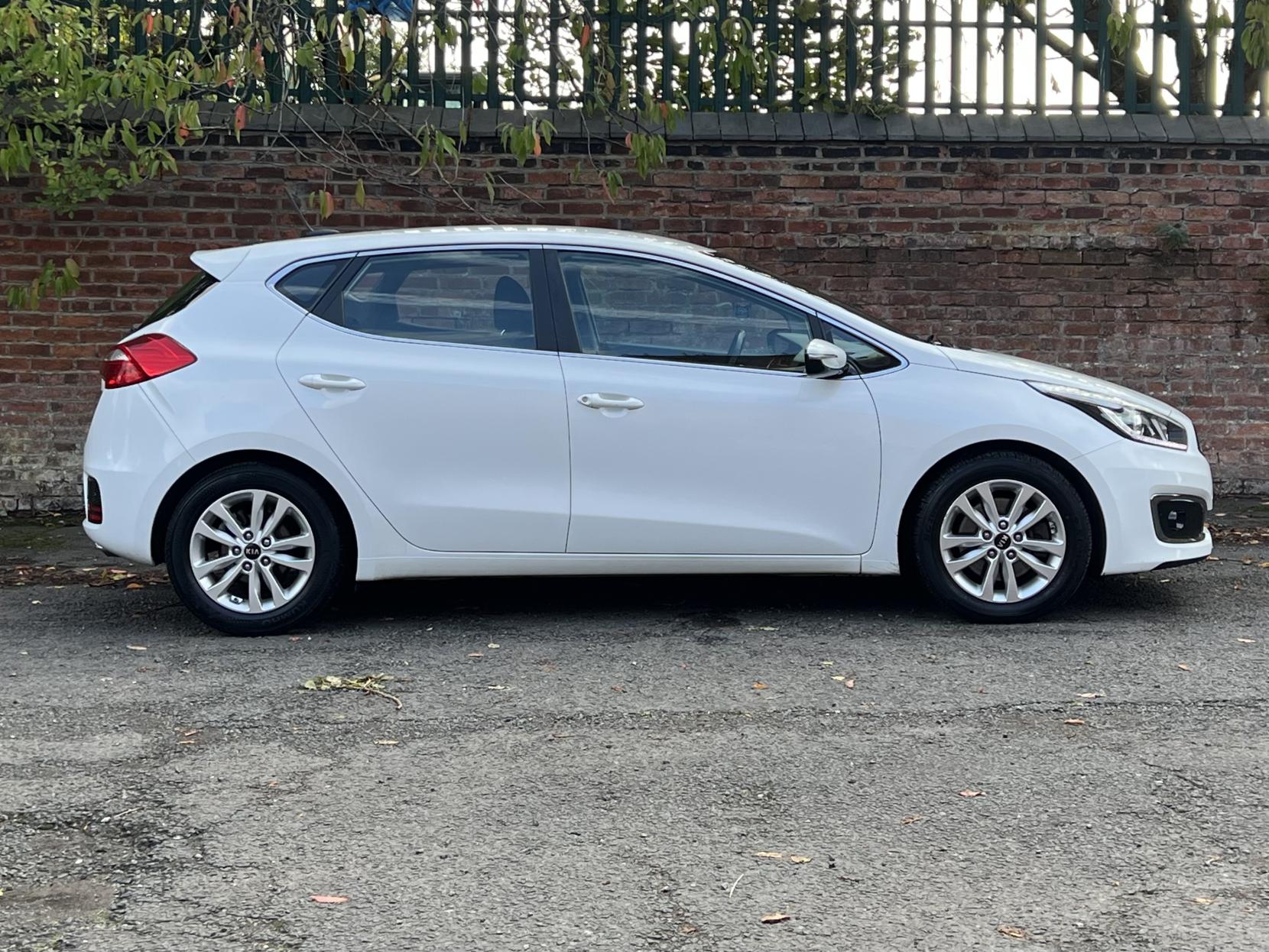 Kia Ceed 1.6 CRDi 2 Hatchback 5dr Diesel DCT Euro 6 (s/s) (134 bhp)