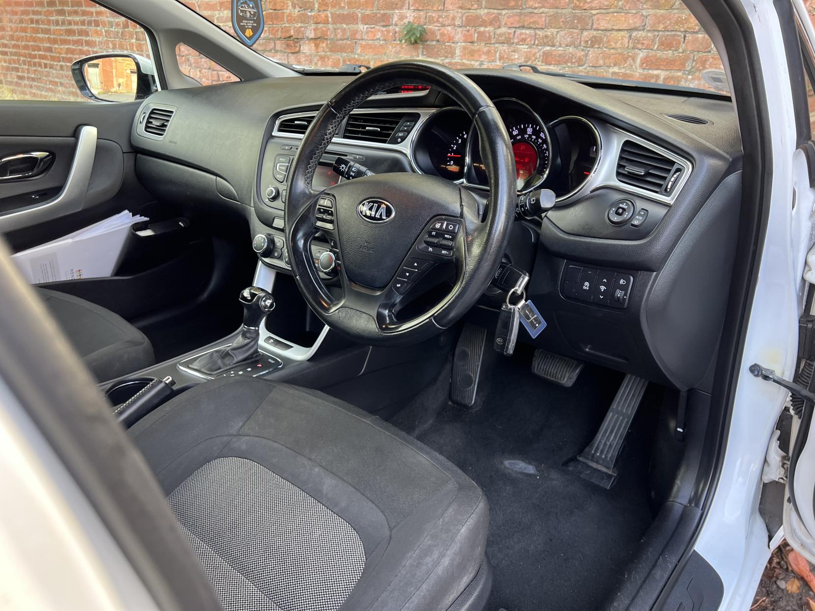 Kia Ceed 1.6 CRDi 2 Hatchback 5dr Diesel DCT Euro 6 (s/s) (134 bhp)