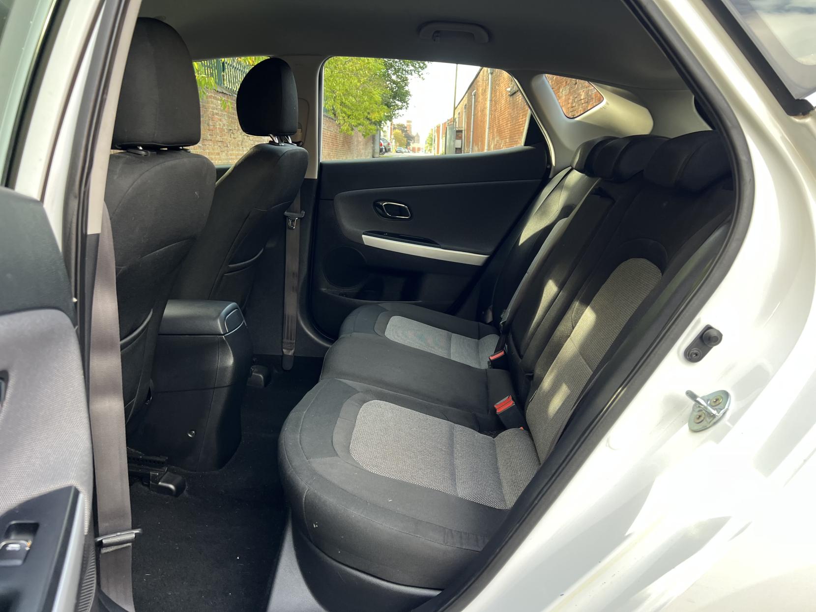 Kia Ceed 1.6 CRDi 2 Hatchback 5dr Diesel DCT Euro 6 (s/s) (134 bhp)