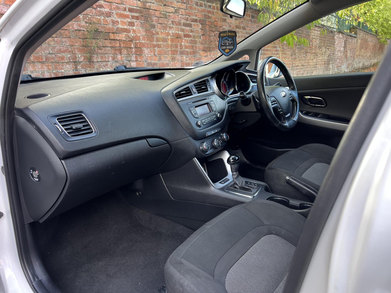 Kia Ceed 1.6 CRDi 2 Hatchback 5dr Diesel DCT Euro 6 (s/s) (134 bhp)