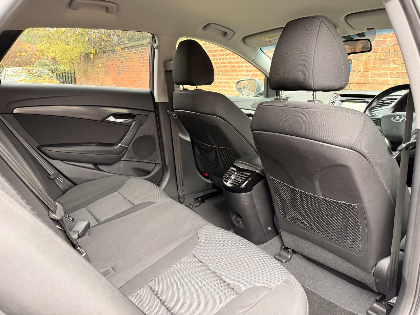 Hyundai i40 1.7 CRDi Blue Drive SE Nav Tourer 5dr Diesel DCT Euro 6 (s/s) (141 ps)