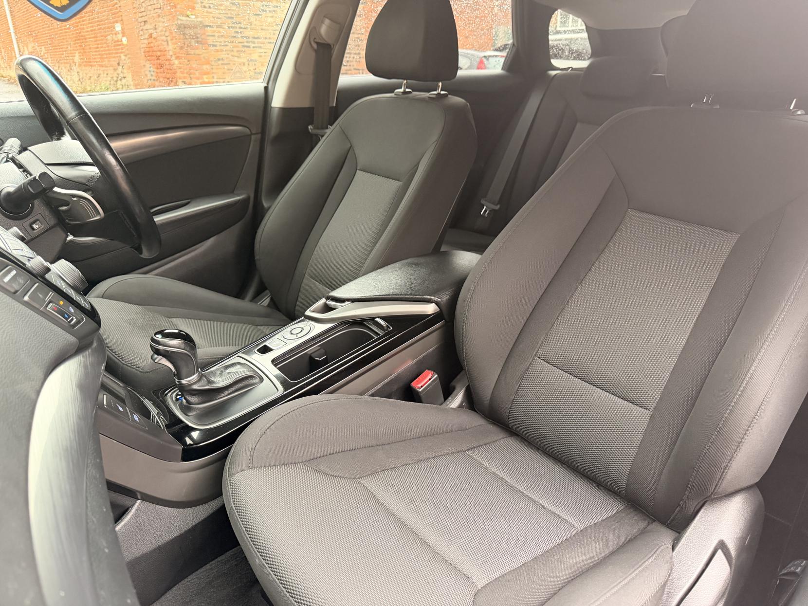 Hyundai i40 1.7 CRDi Blue Drive SE Nav Tourer 5dr Diesel DCT Euro 6 (s/s) (141 ps)