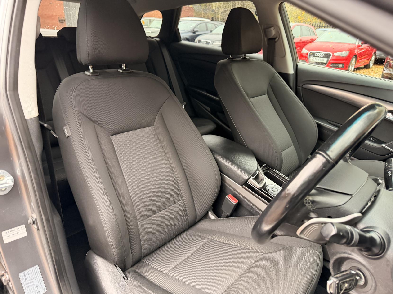 Hyundai i40 1.7 CRDi Blue Drive SE Nav Tourer 5dr Diesel DCT Euro 6 (s/s) (141 ps)