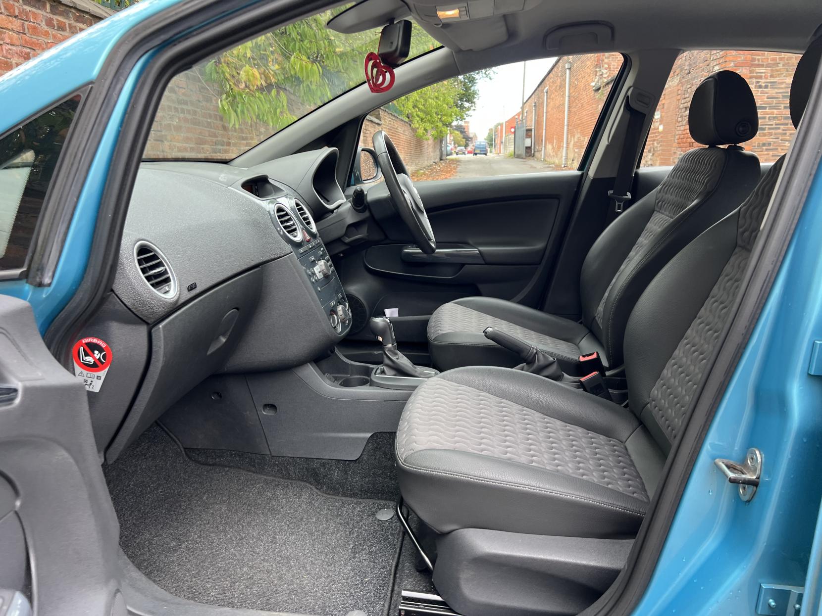 Vauxhall Corsa 1.4 16V SE Hatchback 5dr Petrol Auto Euro 5 (100 ps)