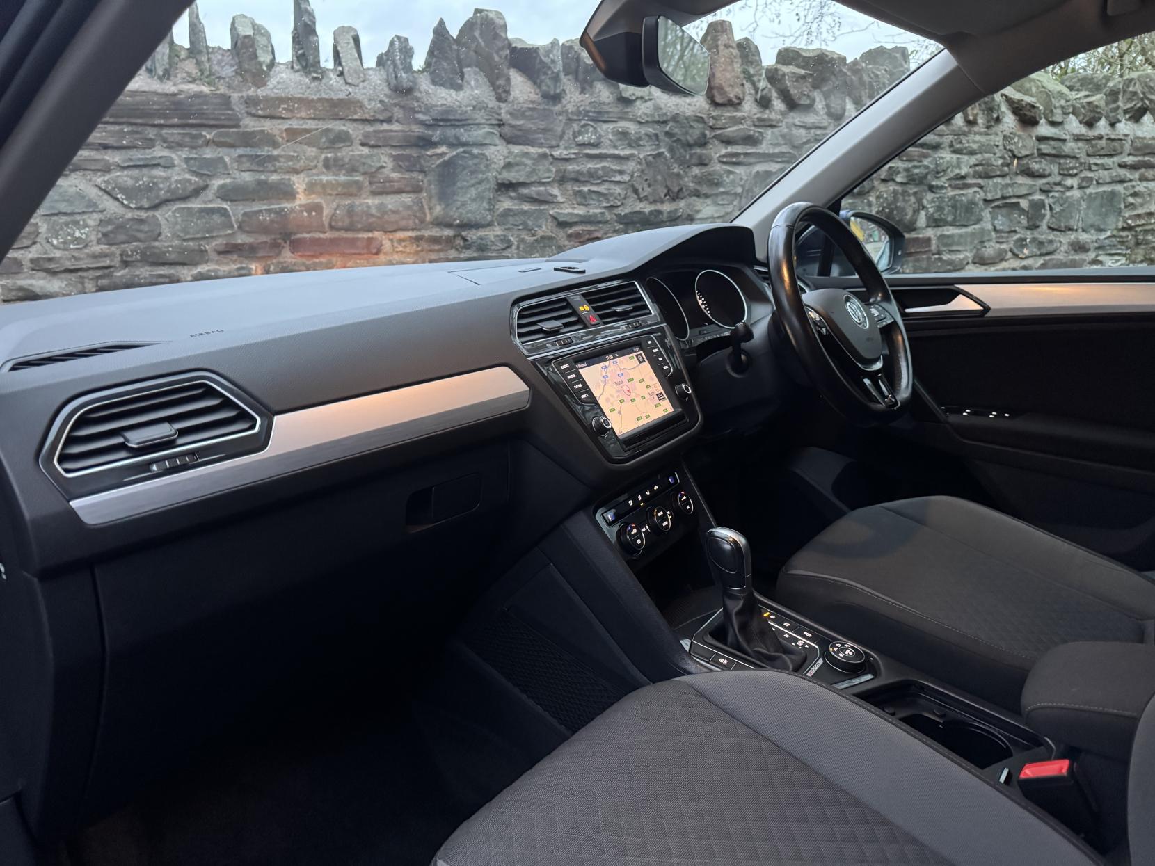 Volkswagen Tiguan 2.0 TDI BlueMotion Tech SE Navigation SUV 5dr Diesel DSG 4Motion Euro 6 (s/s) (150 ps)