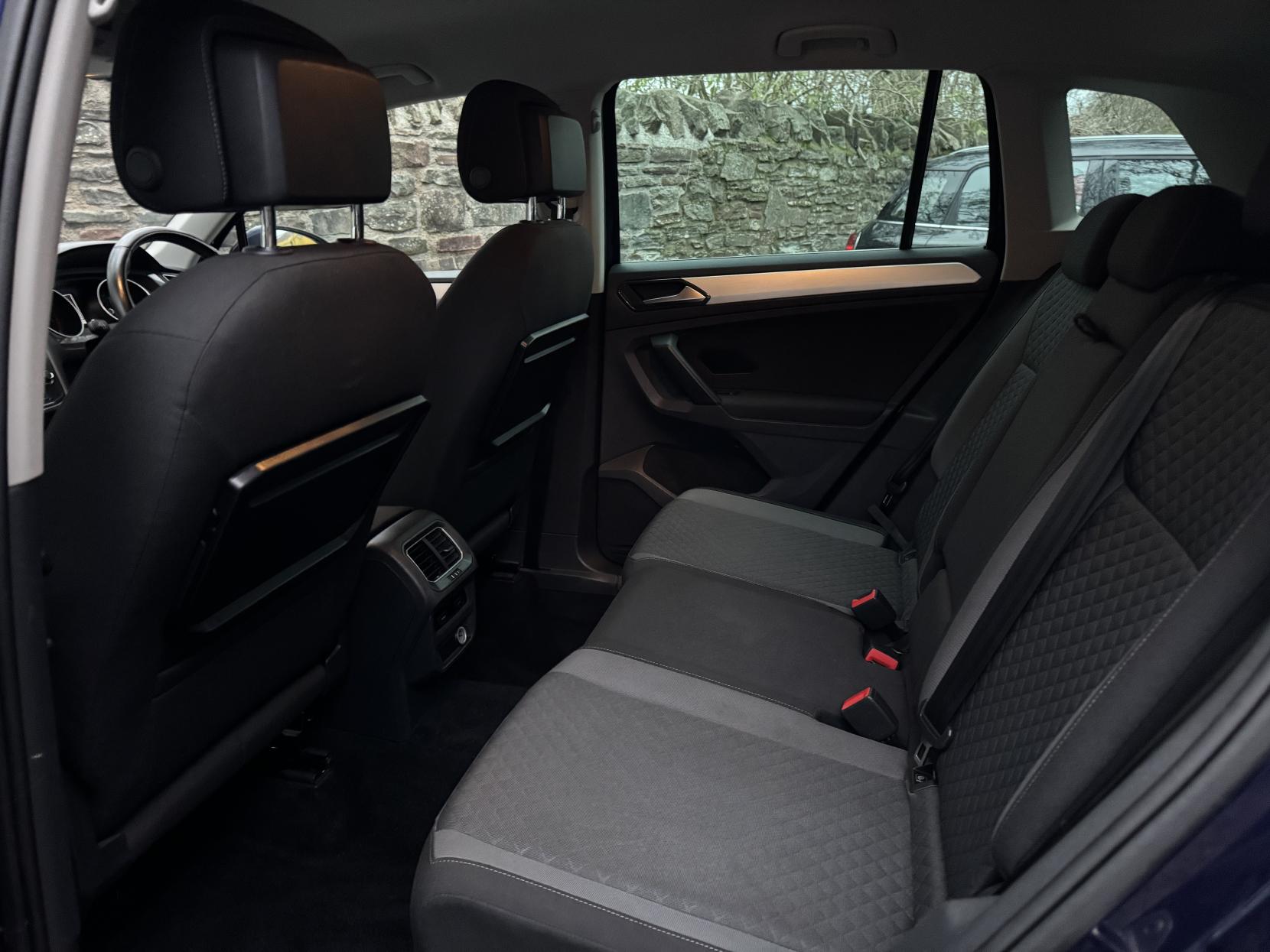 Volkswagen Tiguan 2.0 TDI BlueMotion Tech SE Navigation SUV 5dr Diesel DSG 4Motion Euro 6 (s/s) (150 ps)