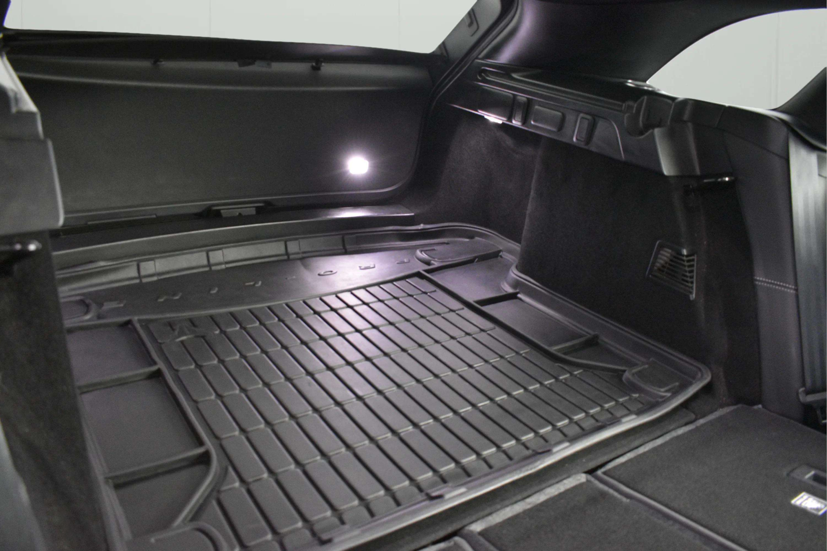 Land Rover Range Rover Velar 3.0 SD6 V6 R-Dynamic HSE SUV 5dr Diesel Auto 4WD Euro 6 (s/s) (300 ps)