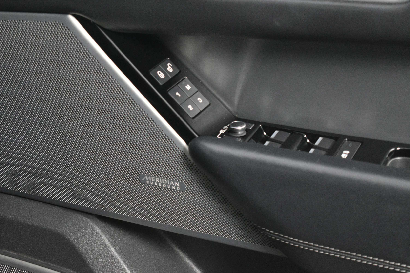 Land Rover Range Rover Velar 3.0 SD6 V6 R-Dynamic HSE SUV 5dr Diesel Auto 4WD Euro 6 (s/s) (300 ps)