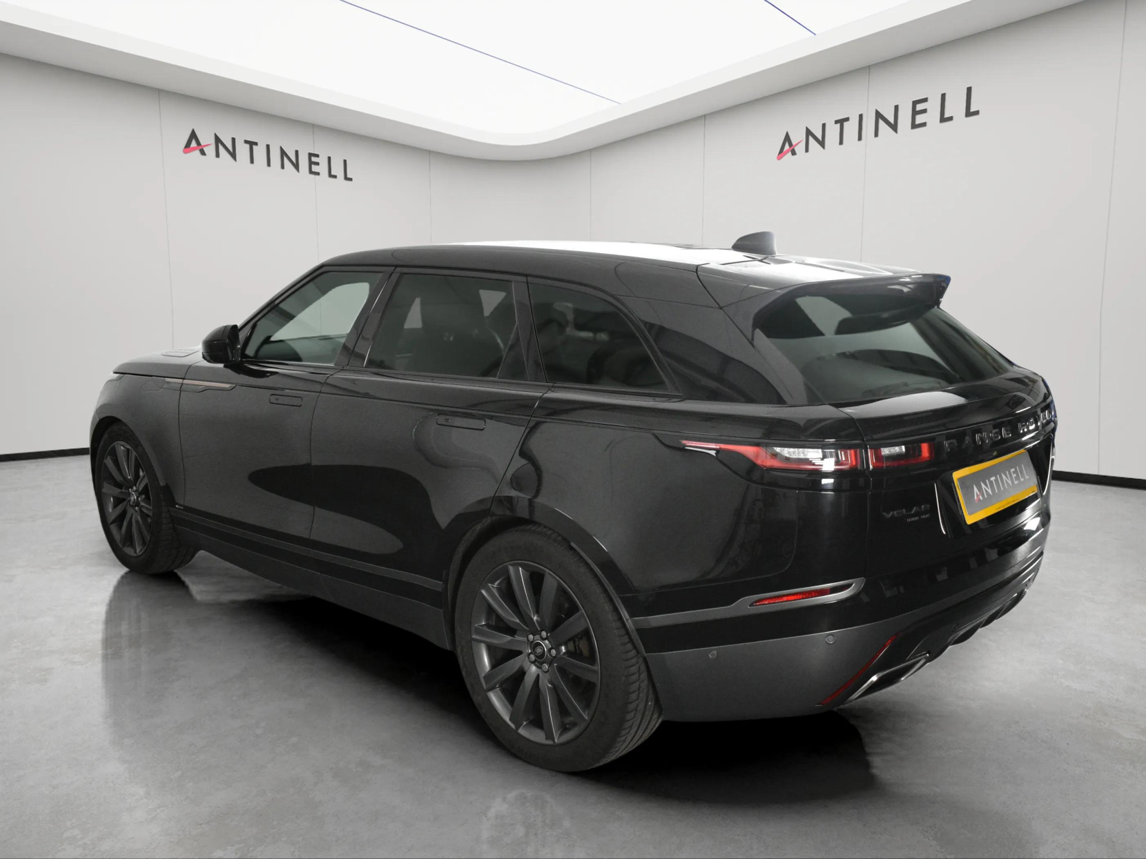 Land Rover Range Rover Velar 3.0 SD6 V6 R-Dynamic HSE SUV 5dr Diesel Auto 4WD Euro 6 (s/s) (300 ps)