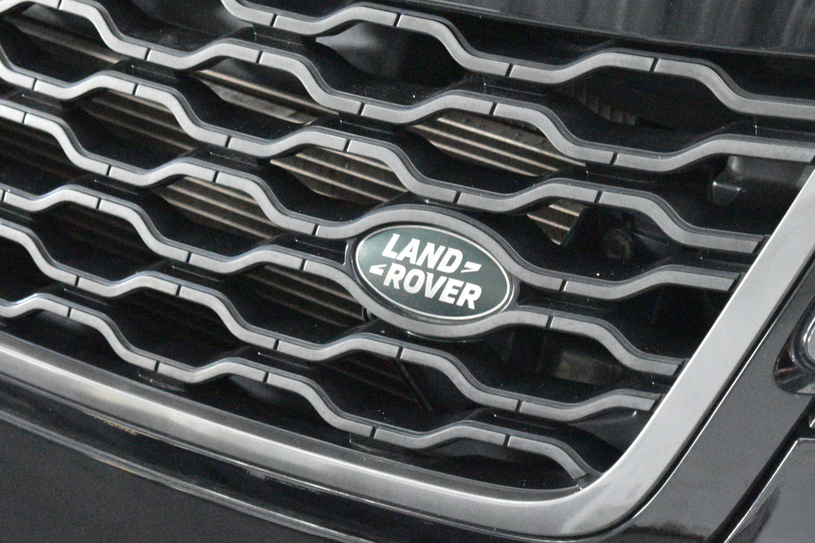 Land Rover Range Rover Velar 3.0 SD6 V6 R-Dynamic HSE SUV 5dr Diesel Auto 4WD Euro 6 (s/s) (300 ps)