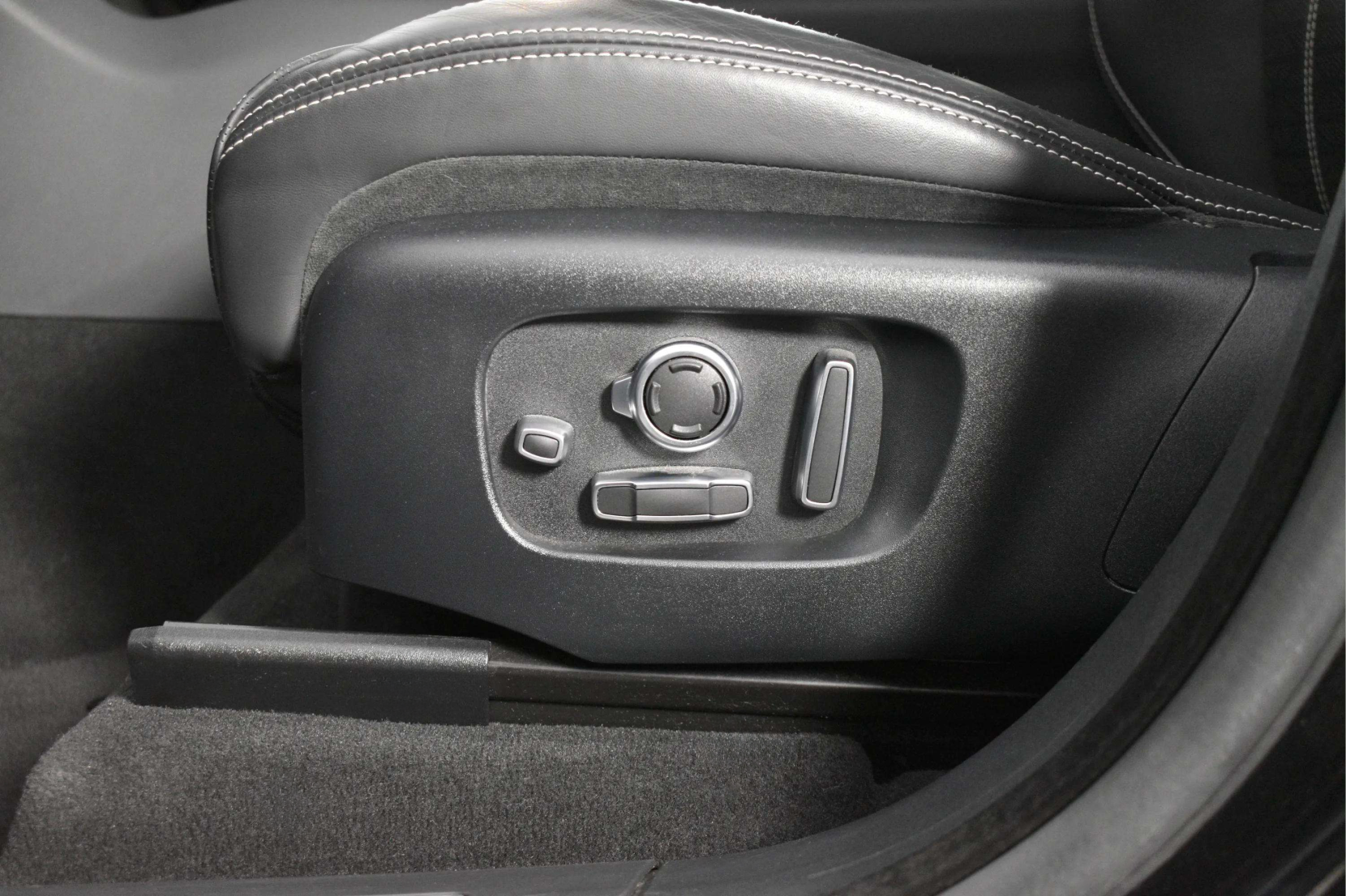 Land Rover Range Rover Velar 3.0 SD6 V6 R-Dynamic HSE SUV 5dr Diesel Auto 4WD Euro 6 (s/s) (300 ps)