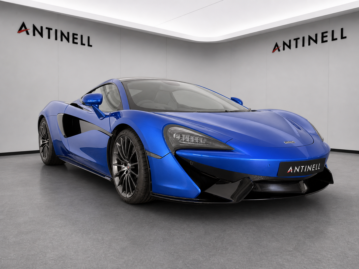 McLaren 570GT — front three-quarter view