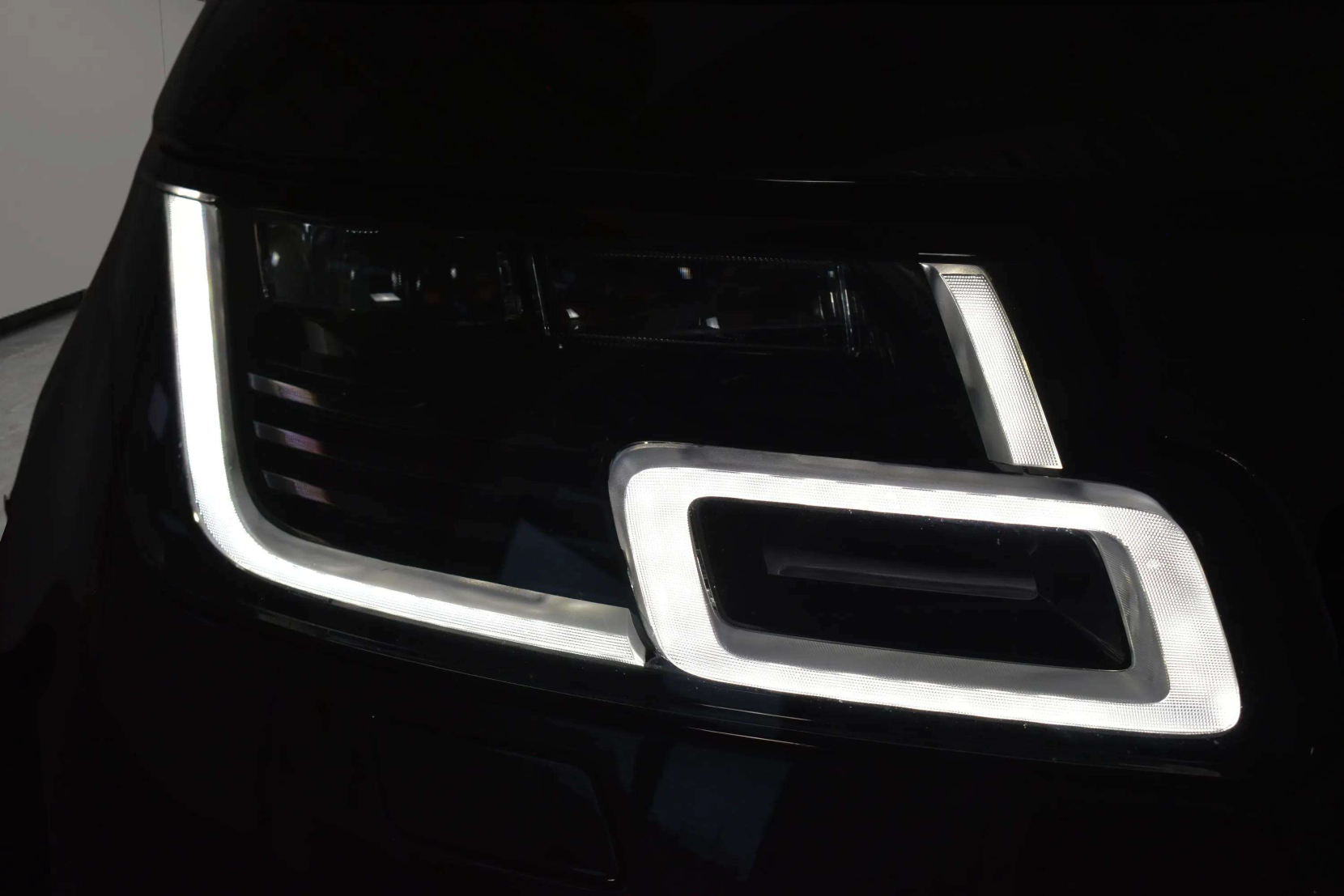 Land Rover Range Rover 3.0 SD V6 Westminster SUV 5dr Diesel Auto 4WD Euro 6 (s/s) (275 ps)