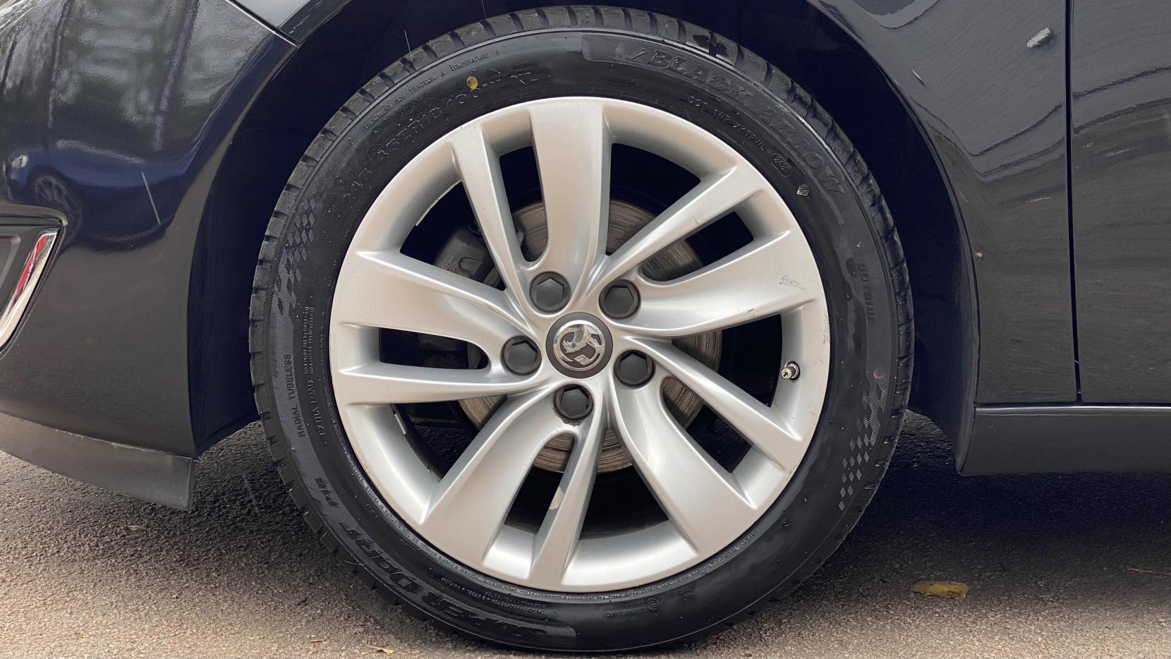 Vauxhall Insignia 1.8 16V SRi Nav Hatchback 5dr Petrol Manual Euro 5 (140 ps)