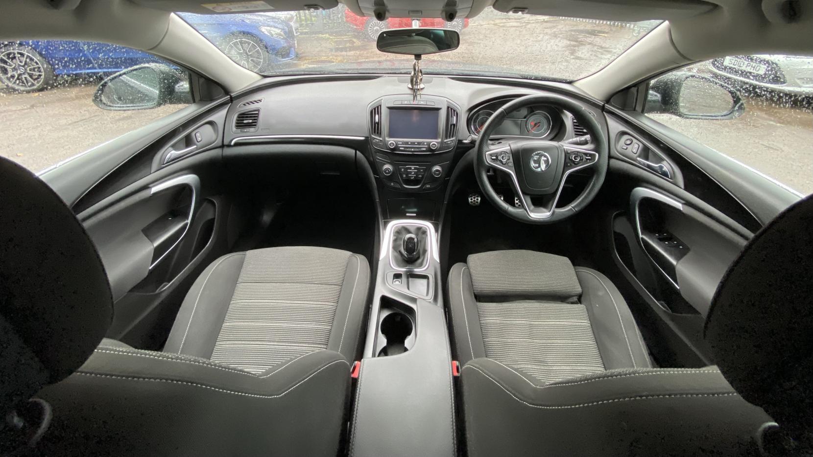 Vauxhall Insignia 1.8 16V SRi Nav Hatchback 5dr Petrol Manual Euro 5 (140 ps)