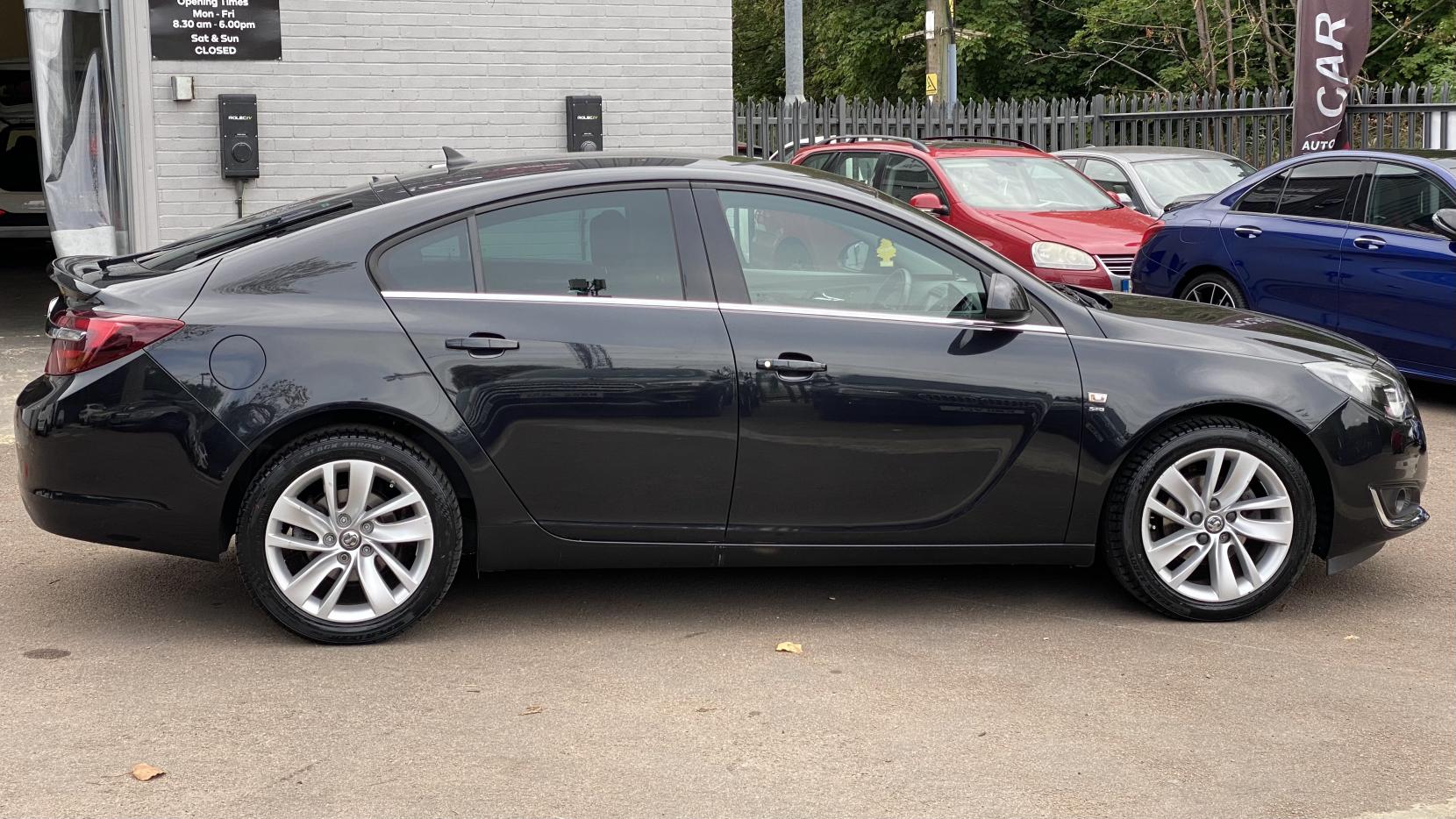 Vauxhall Insignia 1.8 16V SRi Nav Hatchback 5dr Petrol Manual Euro 5 (140 ps)