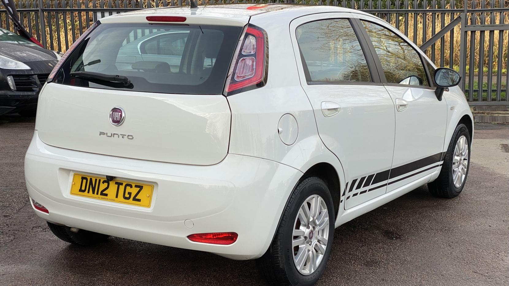 Fiat Punto 1.4 Easy Hatchback 5dr Petrol Manual Euro 5 (s/s) (77 bhp)