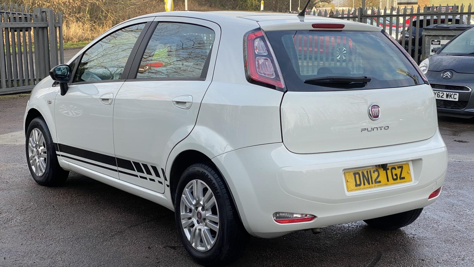 Fiat Punto 1.4 Easy Hatchback 5dr Petrol Manual Euro 5 (s/s) (77 bhp)