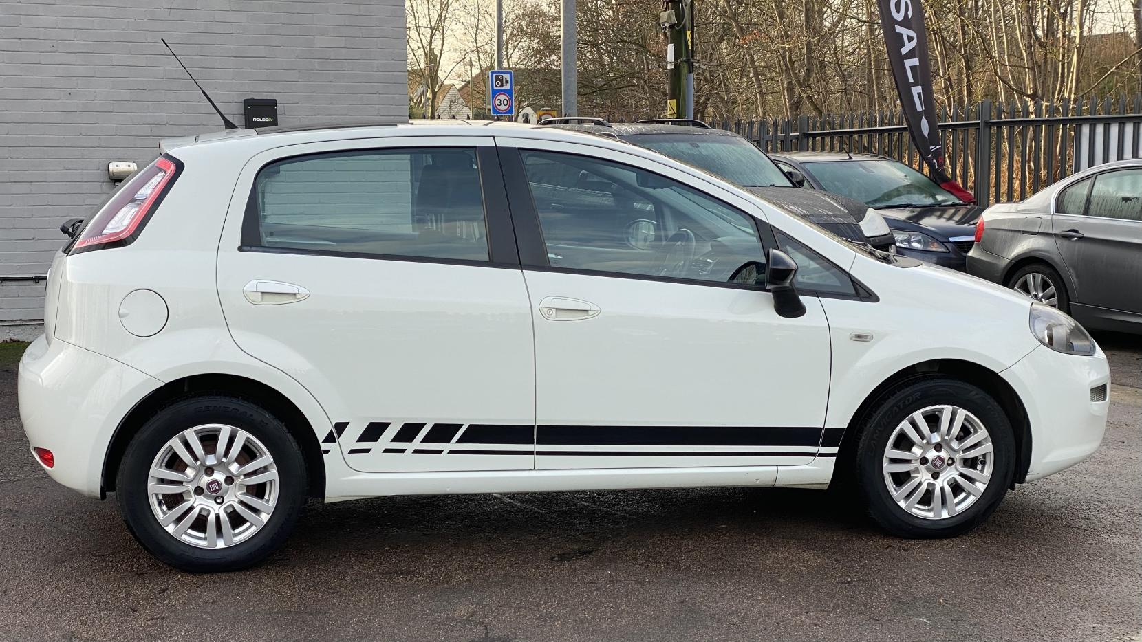 Fiat Punto 1.4 Easy Hatchback 5dr Petrol Manual Euro 5 (s/s) (77 bhp)