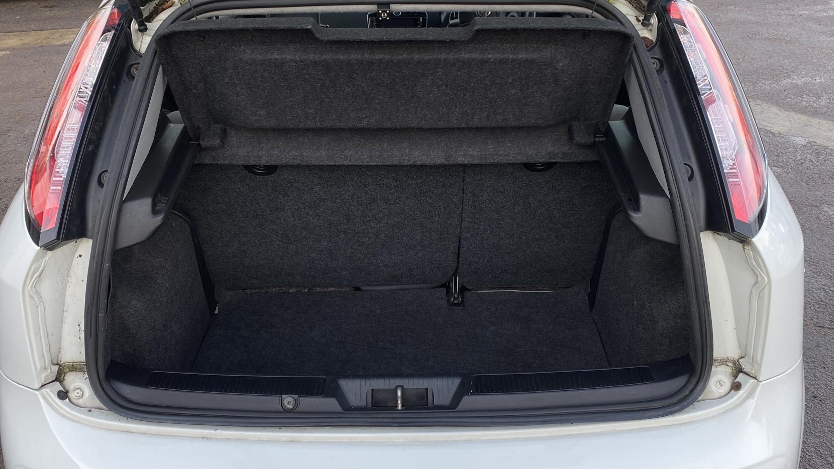 Fiat Punto 1.4 Easy Hatchback 5dr Petrol Manual Euro 5 (s/s) (77 bhp)