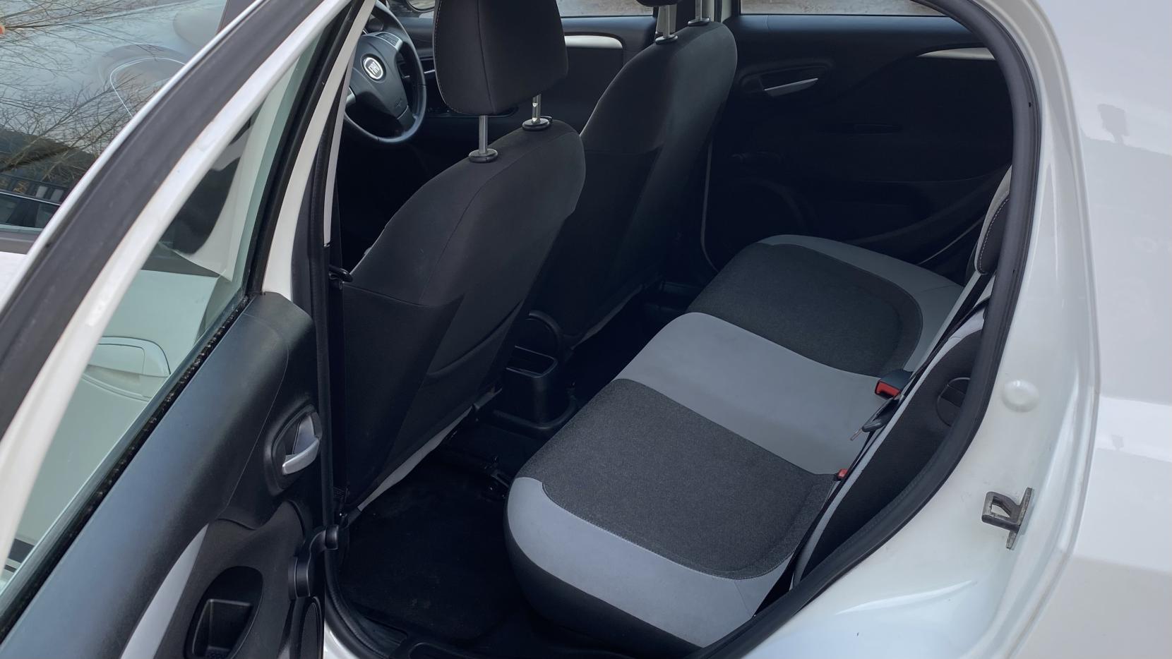 Fiat Punto 1.4 Easy Hatchback 5dr Petrol Manual Euro 5 (s/s) (77 bhp)