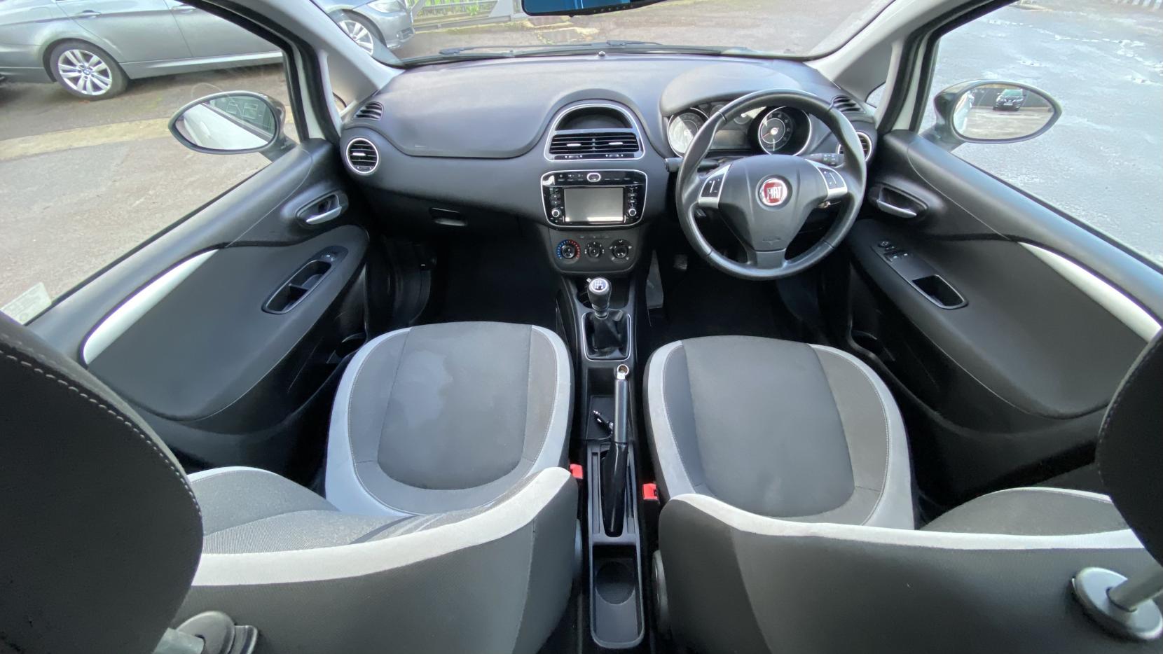 Fiat Punto 1.4 Easy Hatchback 5dr Petrol Manual Euro 5 (s/s) (77 bhp)