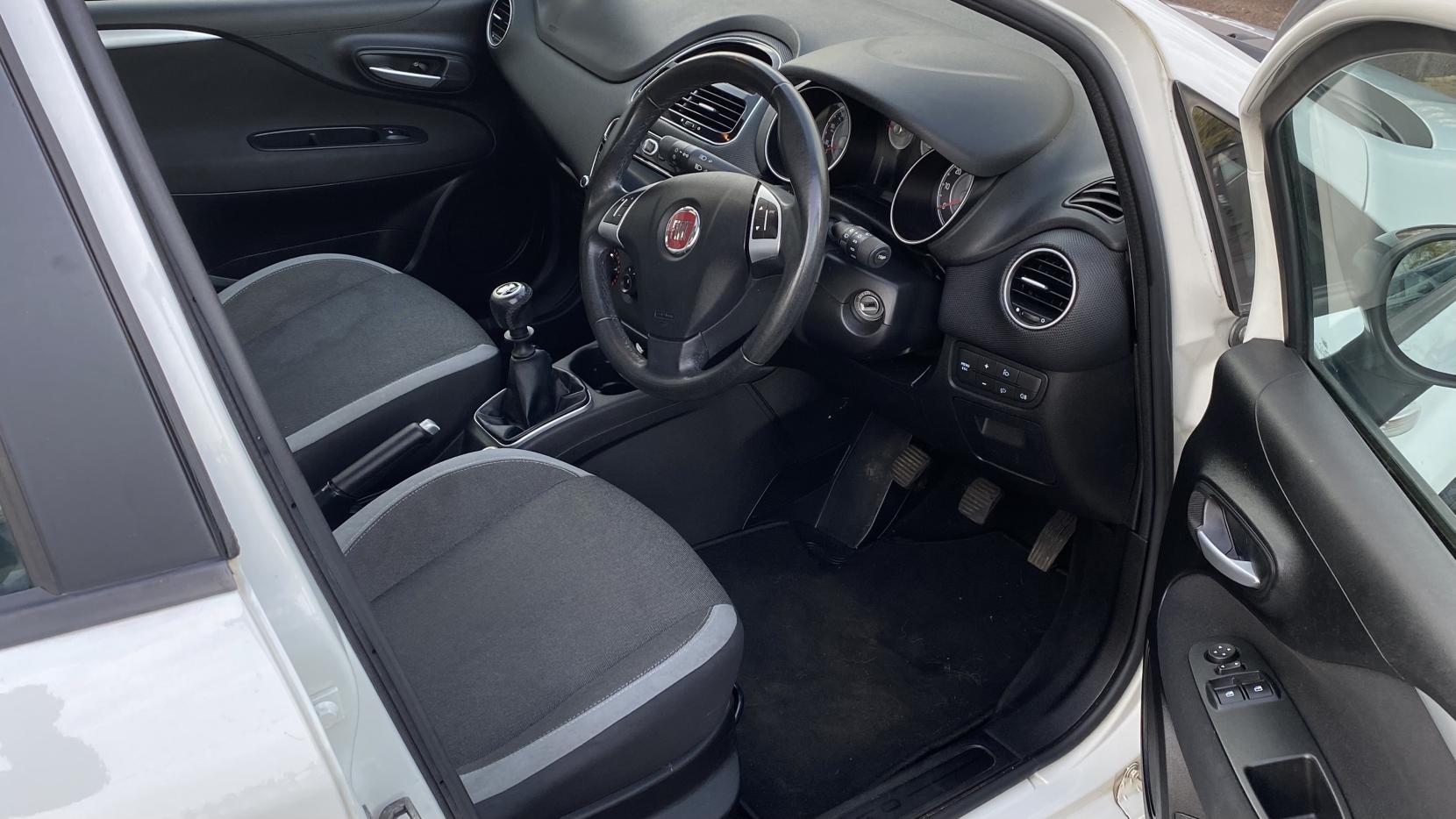 Fiat Punto 1.4 Easy Hatchback 5dr Petrol Manual Euro 5 (s/s) (77 bhp)