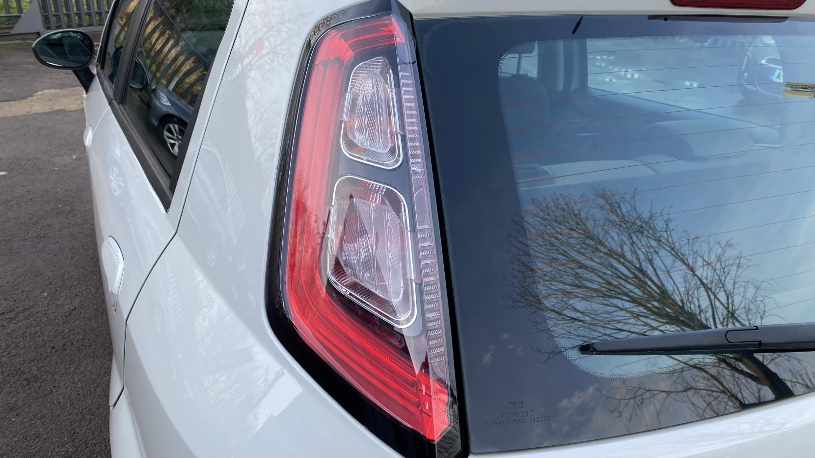 Fiat Punto 1.4 Easy Hatchback 5dr Petrol Manual Euro 5 (s/s) (77 bhp)