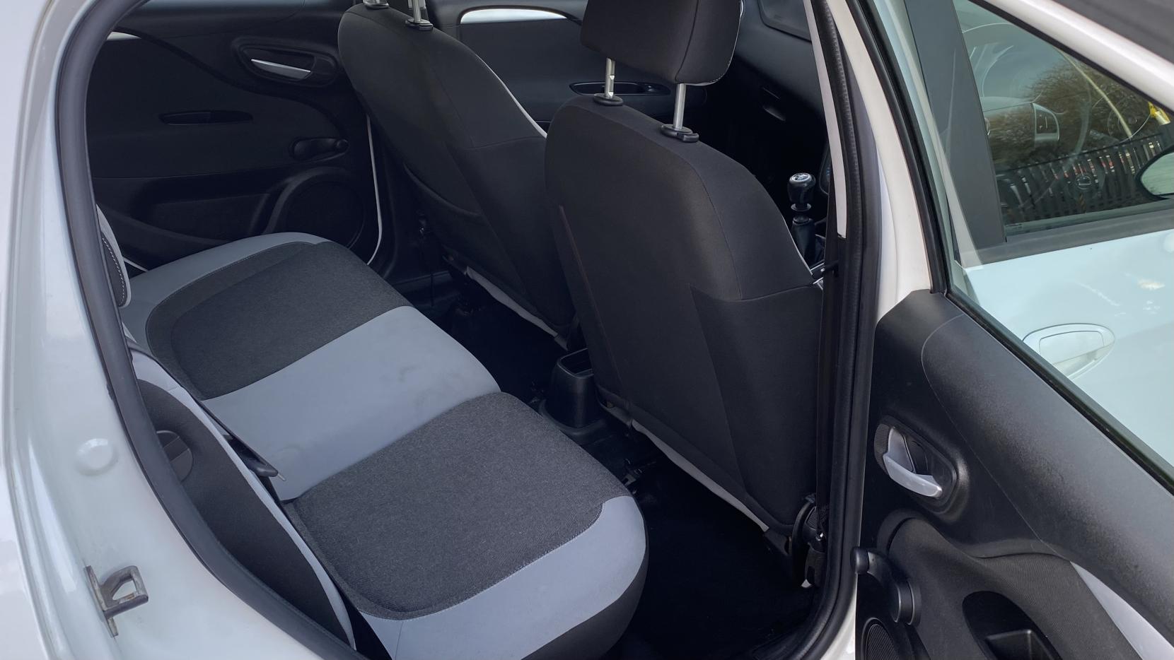 Fiat Punto 1.4 Easy Hatchback 5dr Petrol Manual Euro 5 (s/s) (77 bhp)