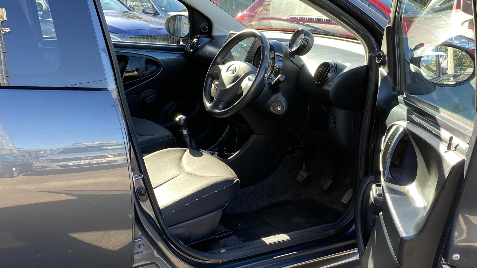 Citroen C1 1.0i VTR+ Hatchback 5dr Petrol Manual Euro 5 (68 ps)
