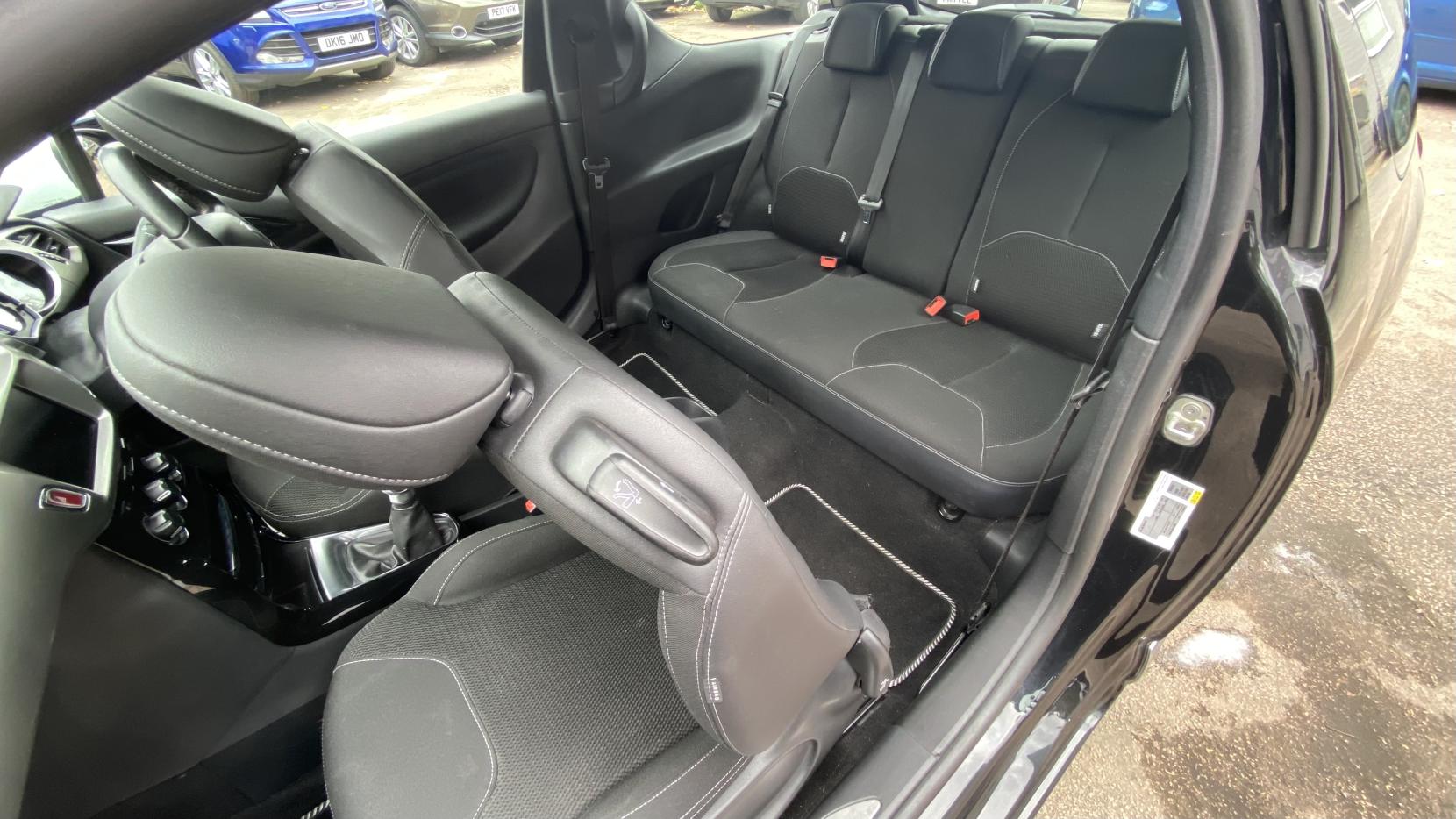 DS AUTOMOBILES DS 3 1.2 PureTech Chic Hatchback 3dr Petrol Manual Euro 6 (82 ps)