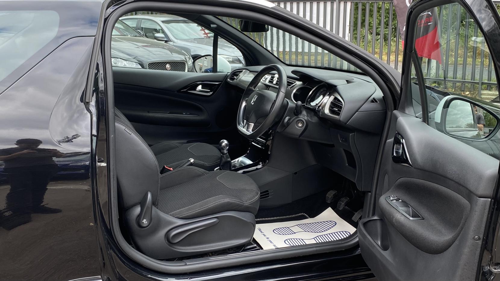 DS AUTOMOBILES DS 3 1.2 PureTech Chic Hatchback 3dr Petrol Manual Euro 6 (82 ps)