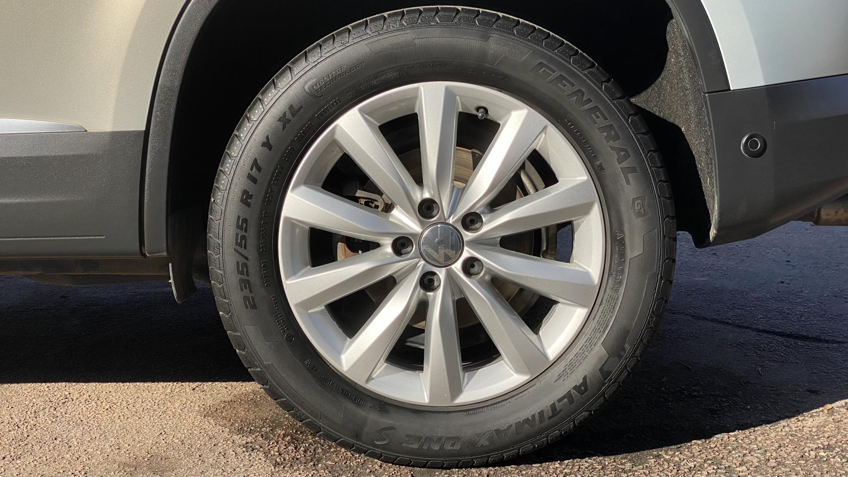 Volkswagen Tiguan 2.0 TDI BlueMotion Tech Match SUV 5dr Diesel DSG 4WD Euro 5 (s/s) (140 ps)
