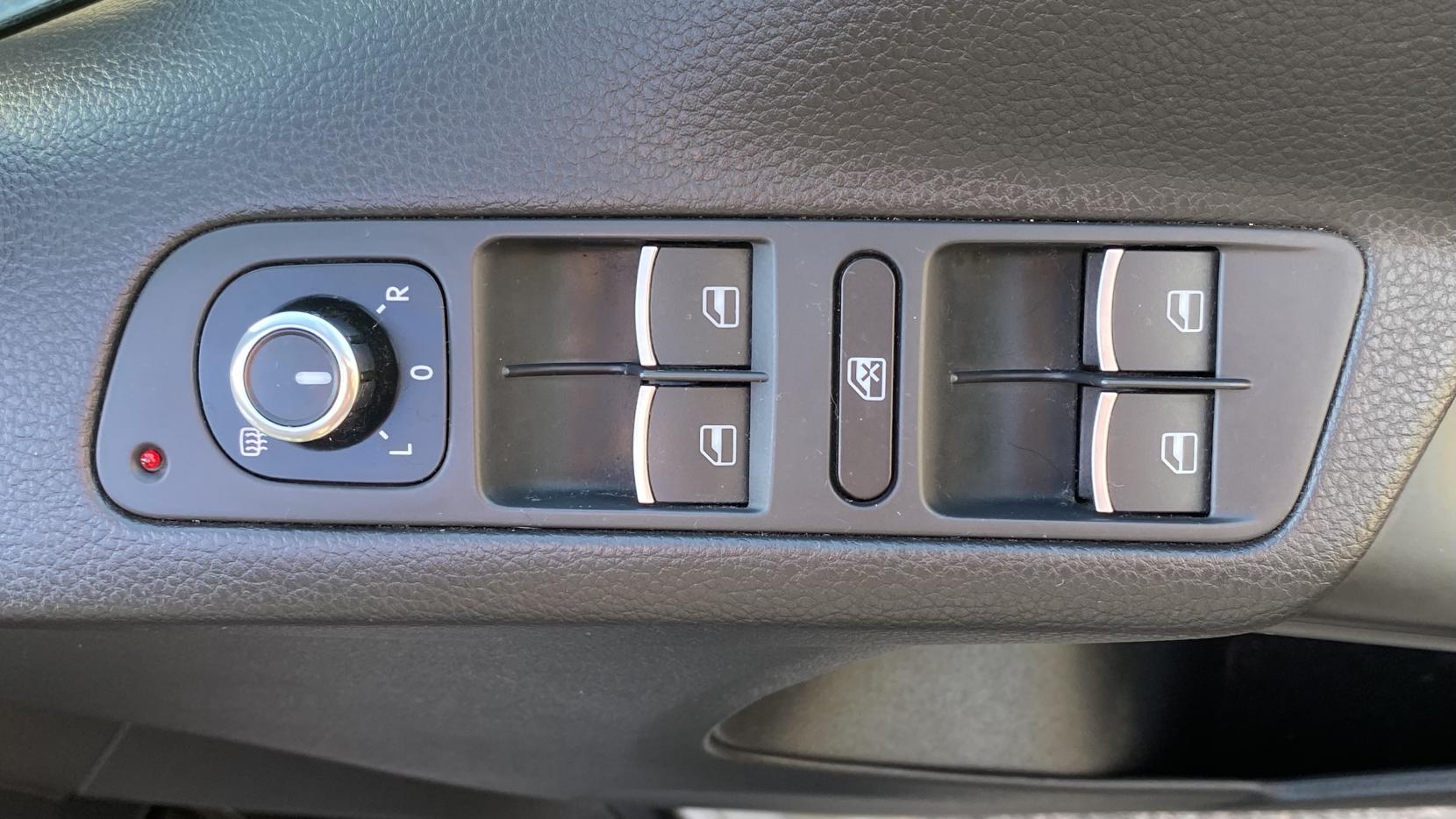 Volkswagen Tiguan 2.0 TDI BlueMotion Tech Match SUV 5dr Diesel DSG 4WD Euro 5 (s/s) (140 ps)