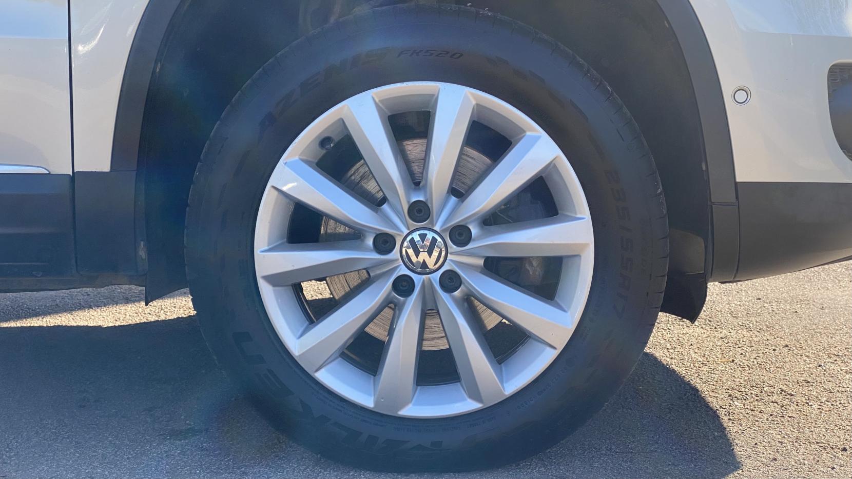 Volkswagen Tiguan 2.0 TDI BlueMotion Tech Match SUV 5dr Diesel DSG 4WD Euro 5 (s/s) (140 ps)
