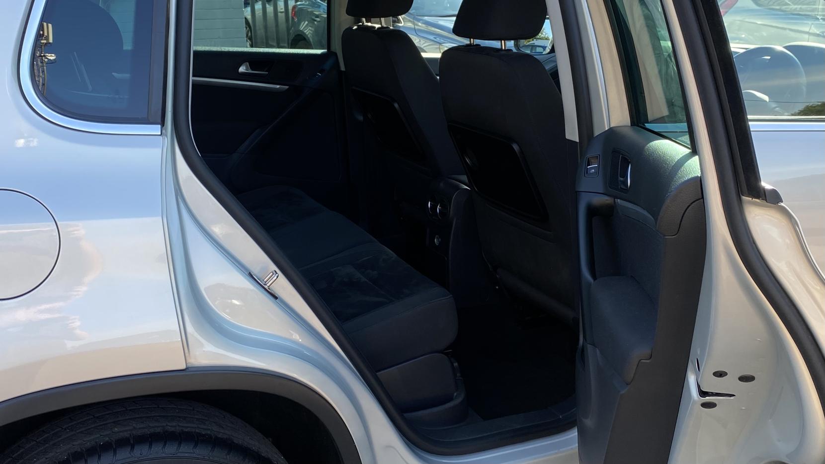 Volkswagen Tiguan 2.0 TDI BlueMotion Tech Match SUV 5dr Diesel DSG 4WD Euro 5 (s/s) (140 ps)