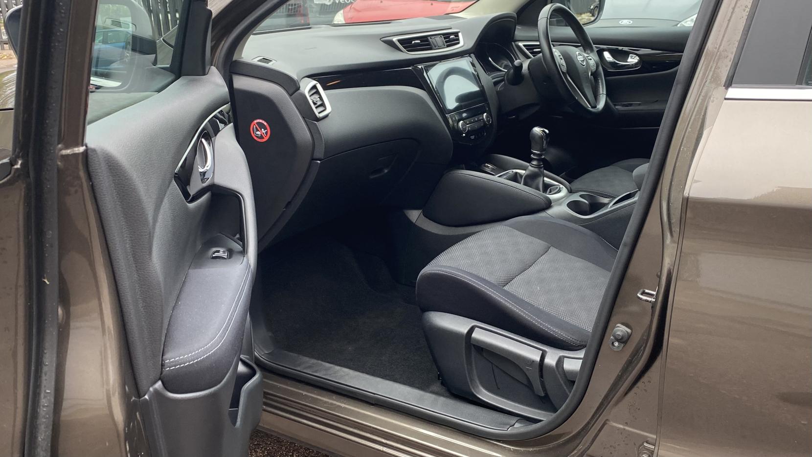 Nissan Qashqai 1.2 DIG-T Acenta SUV 5dr Petrol Manual 2WD Euro 6 (s/s) (115 ps)