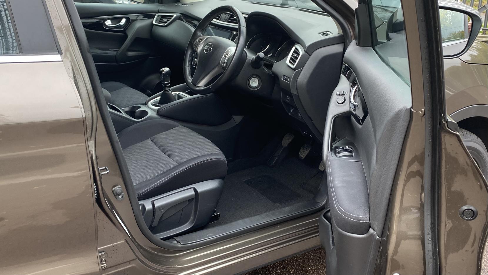 Nissan Qashqai 1.2 DIG-T Acenta SUV 5dr Petrol Manual 2WD Euro 6 (s/s) (115 ps)