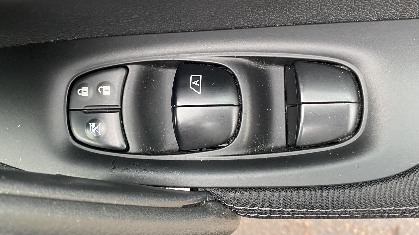 Nissan Qashqai 1.2 DIG-T Acenta SUV 5dr Petrol Manual 2WD Euro 6 (s/s) (115 ps)