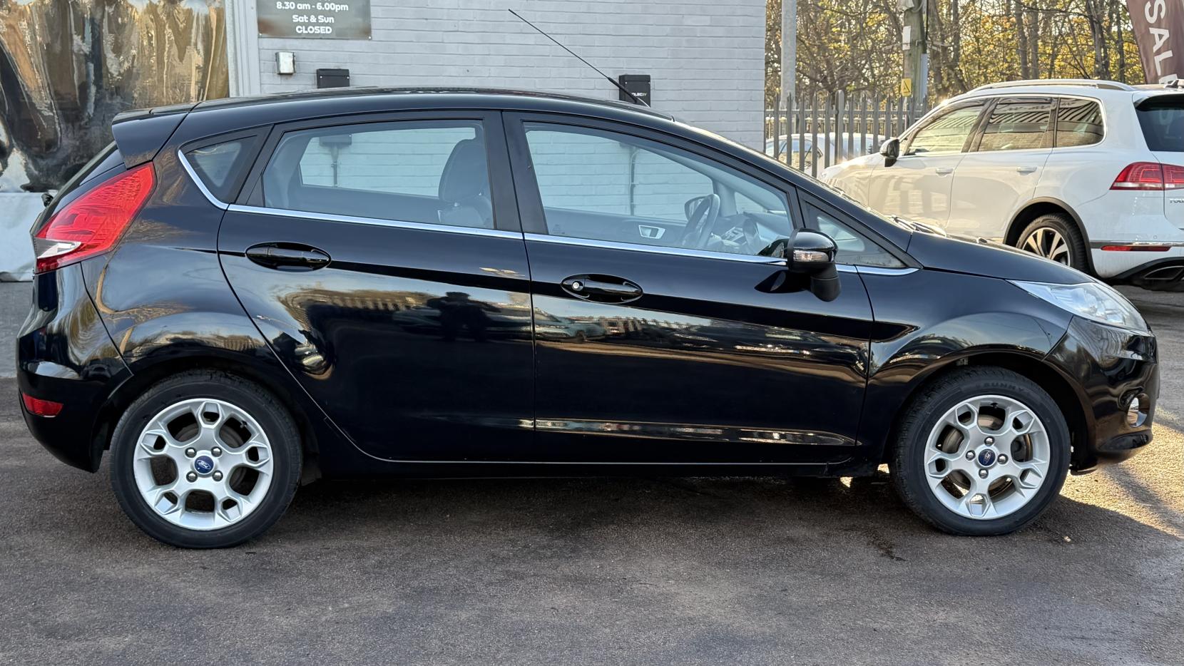 Ford Fiesta 1.4 Zetec Hatchback 5dr Petrol Automatic (154 g/km, 94 bhp)