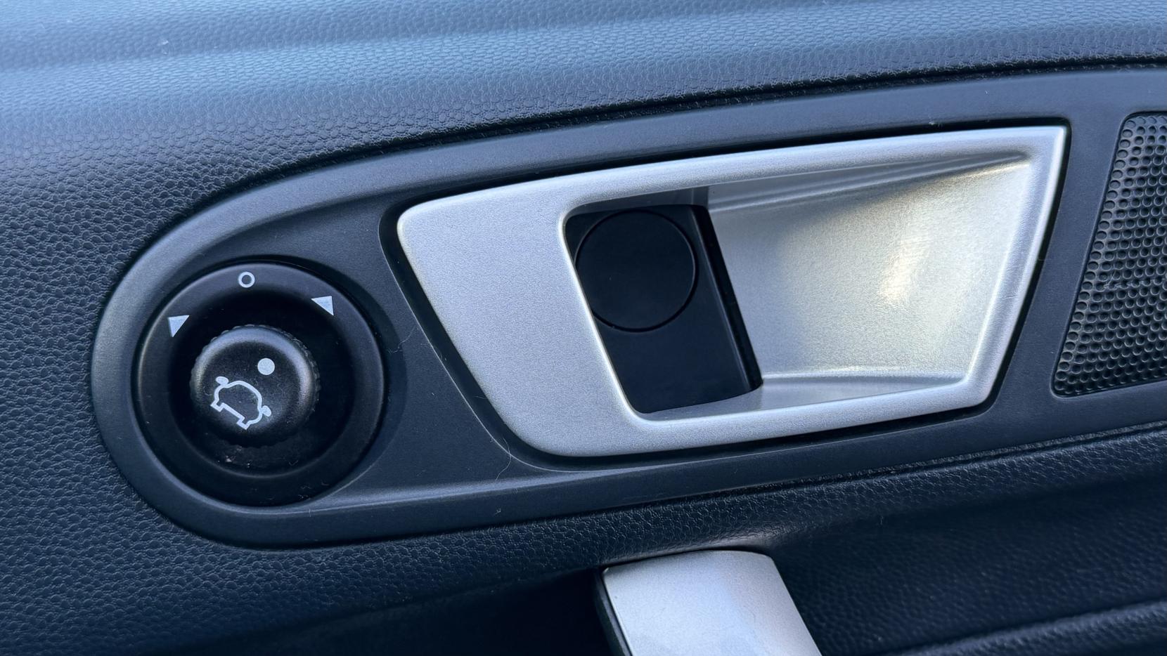 Ford Fiesta 1.4 Zetec Hatchback 5dr Petrol Automatic (154 g/km, 94 bhp)