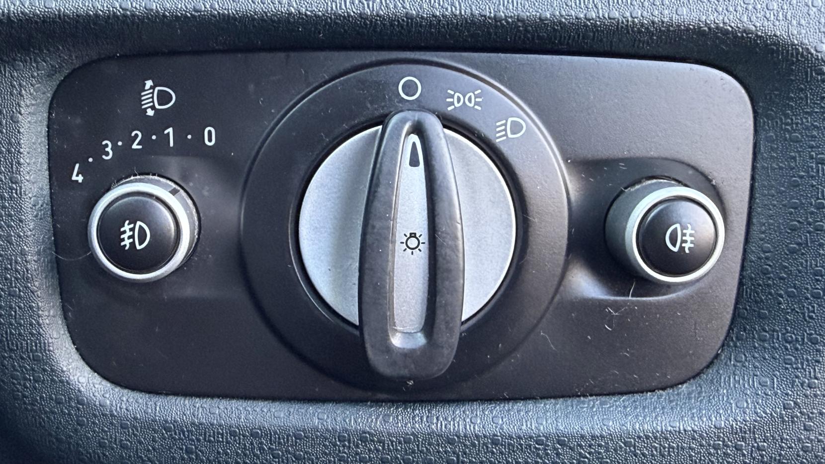 Ford Fiesta 1.4 Zetec Hatchback 5dr Petrol Automatic (154 g/km, 94 bhp)