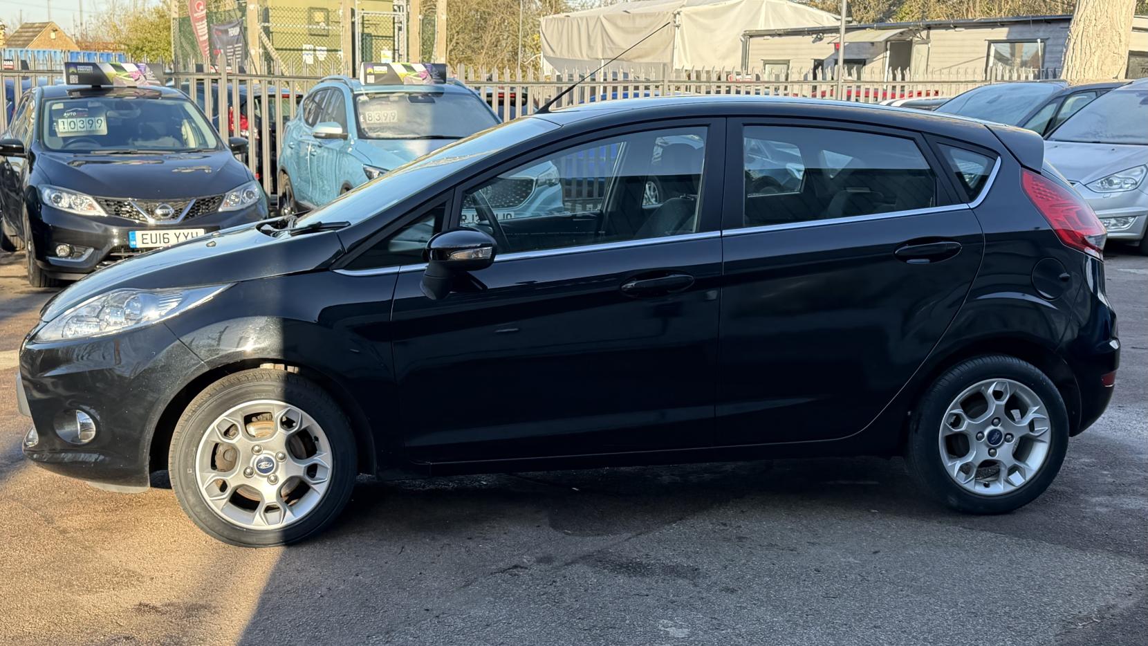 Ford Fiesta 1.4 Zetec Hatchback 5dr Petrol Automatic (154 g/km, 94 bhp)