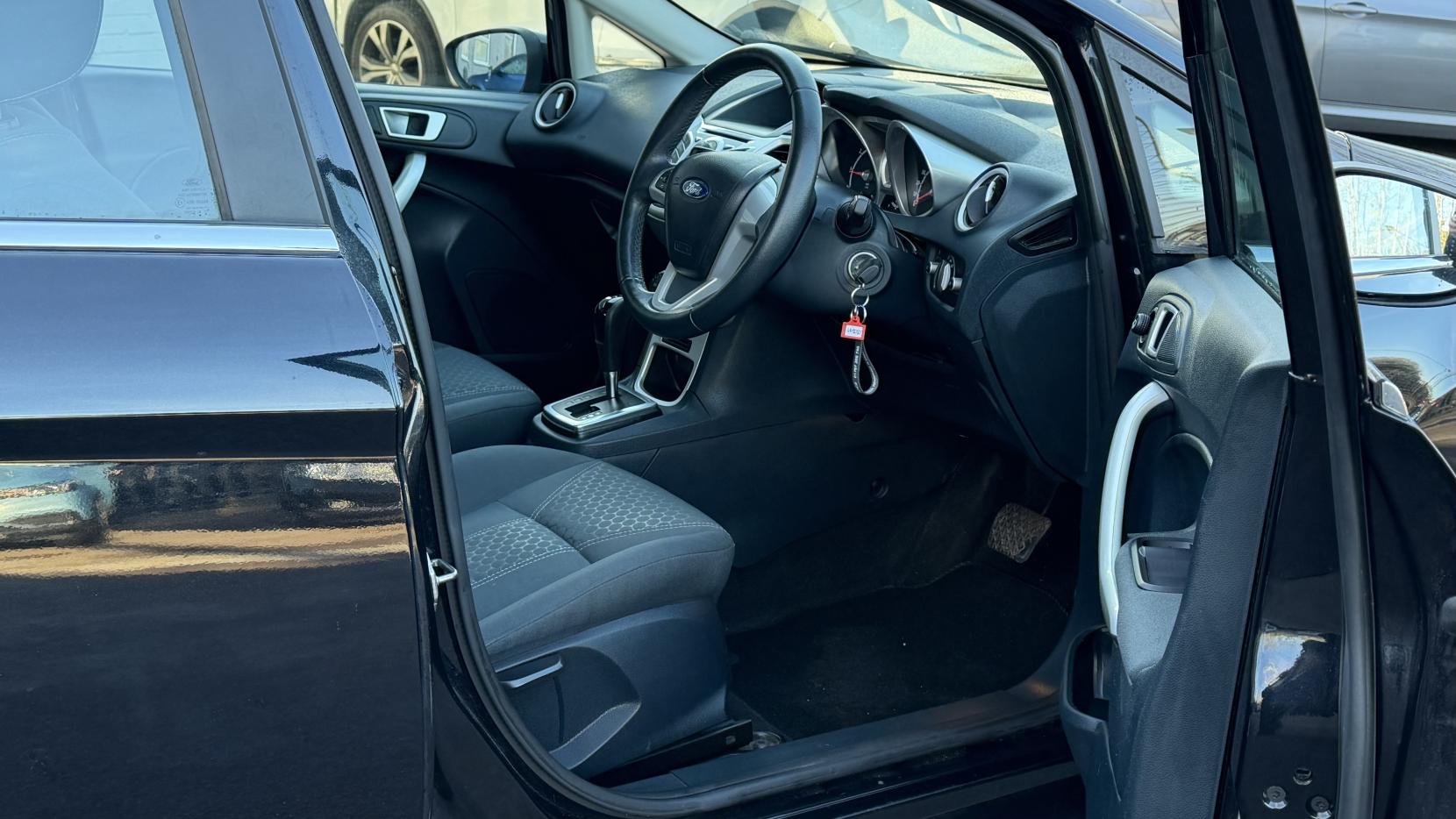 Ford Fiesta 1.4 Zetec Hatchback 5dr Petrol Automatic (154 g/km, 94 bhp)