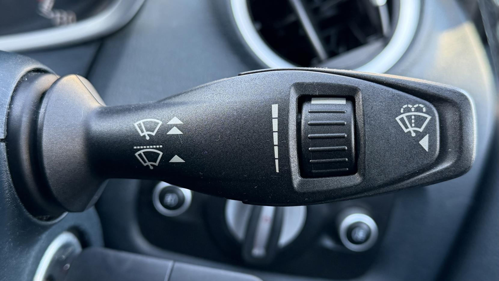 Ford Fiesta 1.4 Zetec Hatchback 5dr Petrol Automatic (154 g/km, 94 bhp)