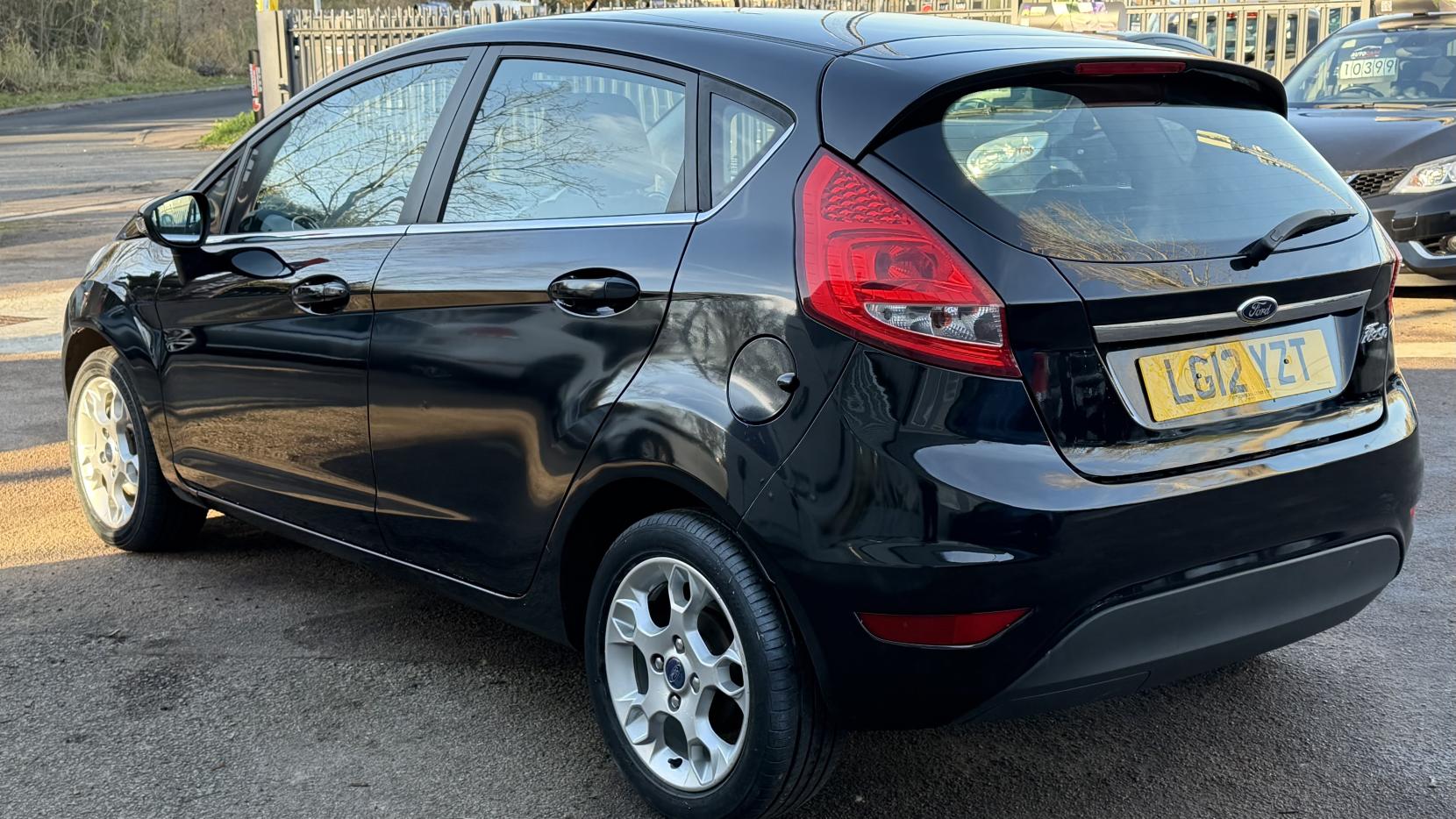 Ford Fiesta 1.4 Zetec Hatchback 5dr Petrol Automatic (154 g/km, 94 bhp)